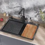 Czarny zlewozmywak ze stali nierdzewnej z powłoką PVD Nett NB-7048